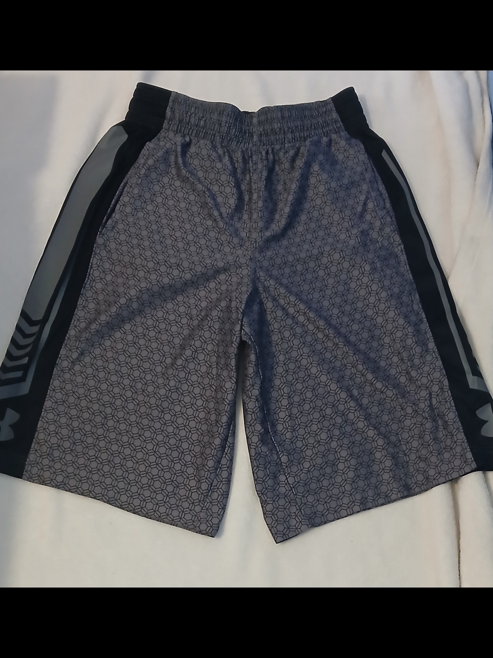 Under Armour Men's Grey Patterned Athletic Shorts with Black Side Panels